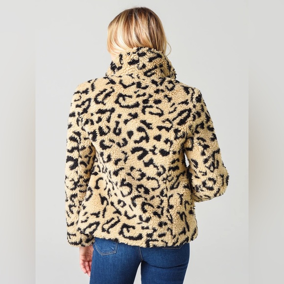 Women’s size XS, Dylan Wylder Leopard Sherpa Jacket. Super cute, warm and fuzzy! - Picture 4 of 11